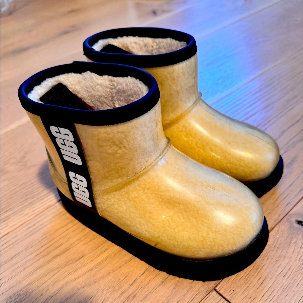 Kids UGG Classic Clear Mini Ankle Boots ivory US 11 With  Sherpa Liner